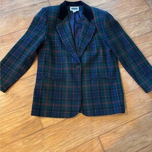 Elegant Holiday Blazer with Velvet Collar